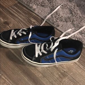 New Boys Vans sz 4